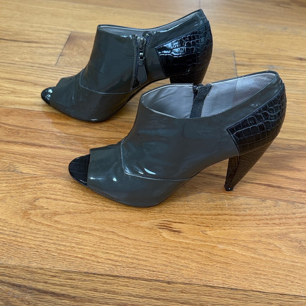 Pour La Victoire Grey & Black Crocodile Peep Toe Heels